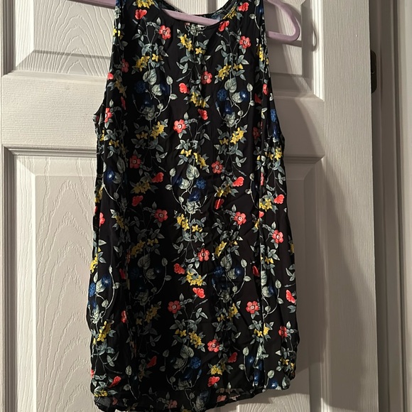 Floral Tank 🩷 - Picture 1 of 5